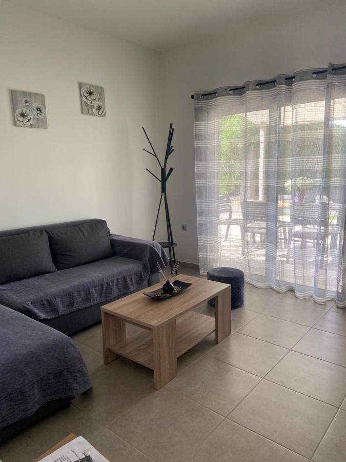 הוילה אורופוס M & F House מראה חיצוני תמונה